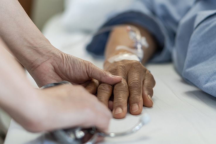 Pandemie: Wer steht den Sterbenden in Zürcher Pflegeheimen bei?